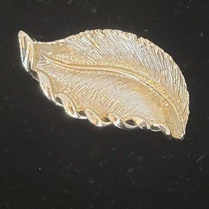 GERRY'S Leaf Pin